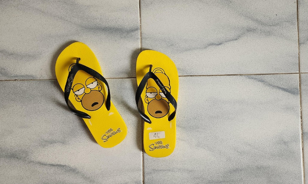 A pair of flip-flops on white tiles.&nbsp;Image by Mauro Segura from Pixabay.&nbsp;